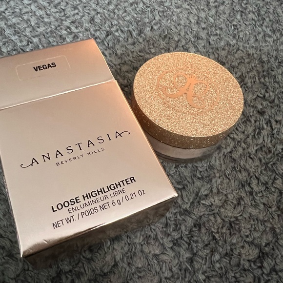 ANASTASIA BEVERLY HILLS
Loose Highlighter - Picture 2 of 6